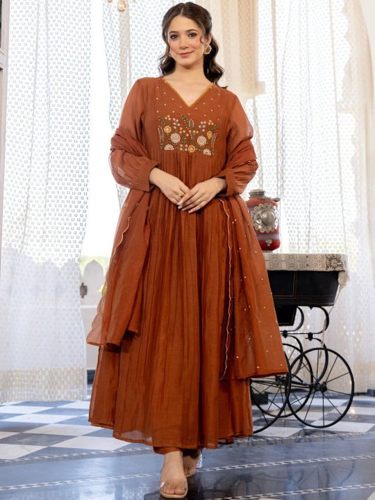 Women Floral Embroidered Panelled Kurta with Trousers & With Dupatta