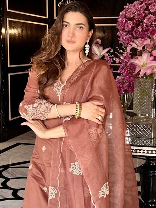 Floral Embroidered Regular Thread Work Straight Kurta with Palazzos & Dupatta