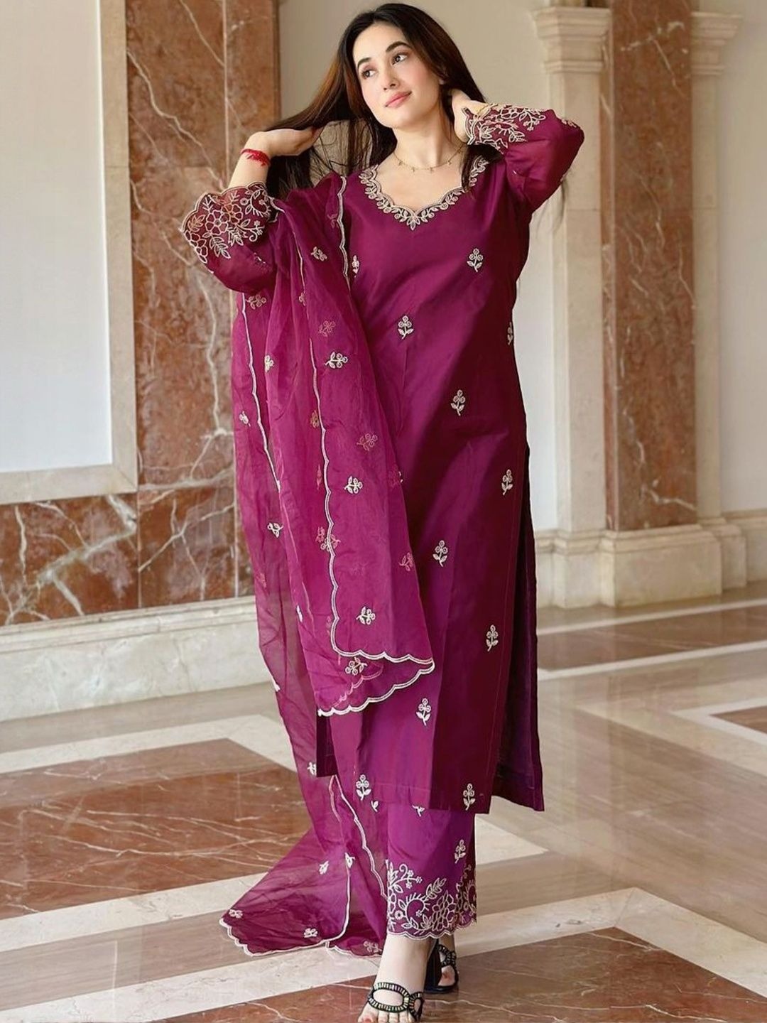 Women Ethnic Motifs Embroidered Thread Work Kurta with Trousers & Dupatta